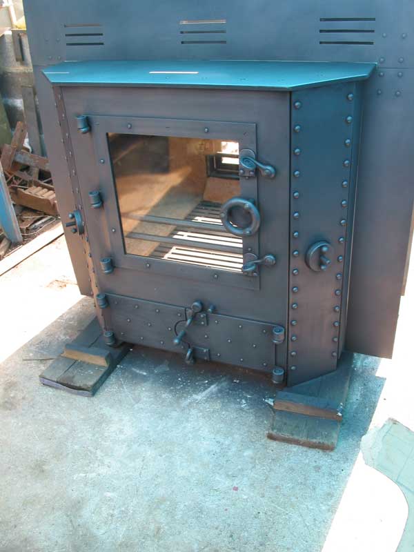 Large double ended stove with saddle boiler. (2008/9)