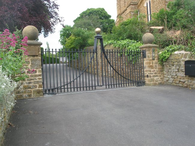 Salvete Gates